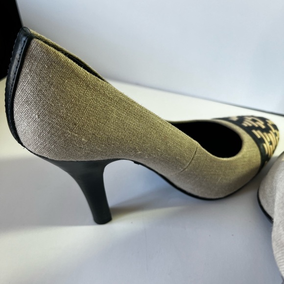 Tory Burch Linen and Leather Cap Toe Pump, size 8.5M. - Picture 5 of 8